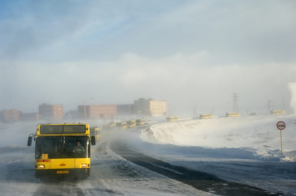 De par sa position, Norilsk subit un climat très sévère, de type subarctique. C'est l'une des villes les plus froides au monde, beaucoup plus froide que celle de Mourmansk, située elle aussi en Russie sur la même latitude. En période hivernale, chaque déplacement est périlleux et relève de l'expédition. Des lieux de travail se trouvent dans un rayon de 20-30 km en traversant la toundra. Pendant les tempêtes de neige les transports en communs forment de véritables processions de 15-30 bus pour emmener les travailleurs sur les lieux de travail et dans la ville. Si un bus tombe en panne on peut évacuer les passagers dans un autre bus. Ces convois de bus ne partent que 3 fois par jour.
